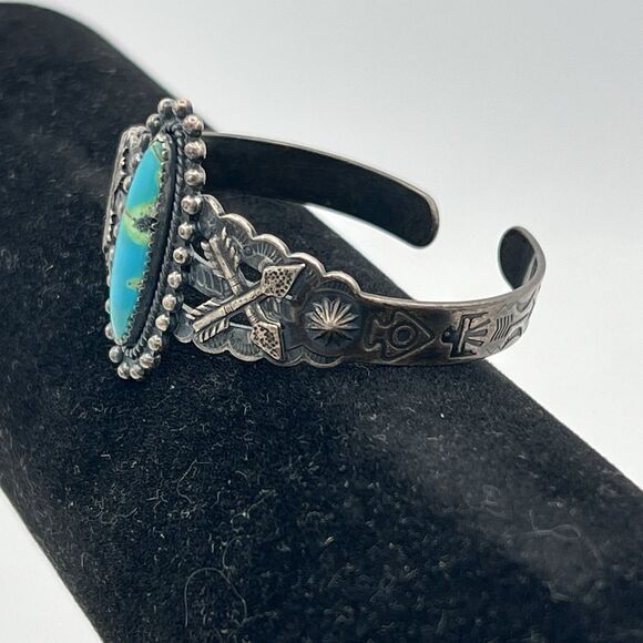 Vintage Native Turquoise Sterling Silver Cuff Bracelet Highly Detailed - Picture 4 of 7